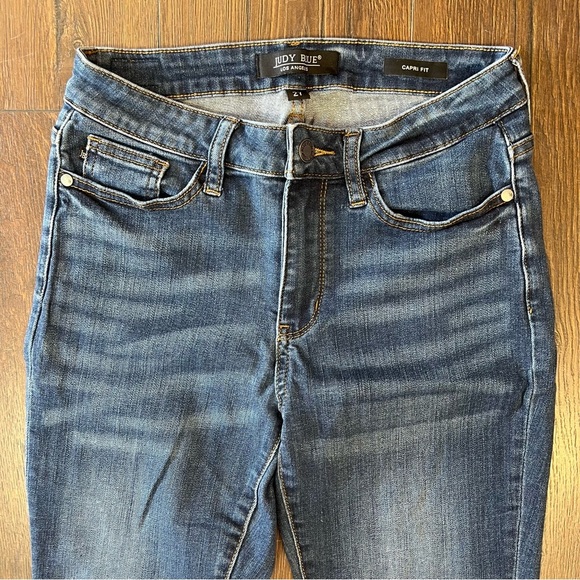 Judy Blue Mid Rise Capri SZ 27/4 - Picture 5 of 7